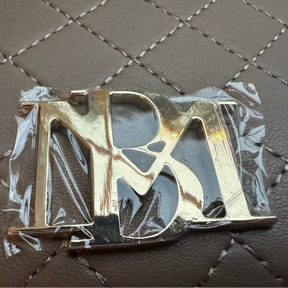 Badgley Miscka NWT Taupe vegan leather long cards‎ wallet quilted l - Picture 2 of 8